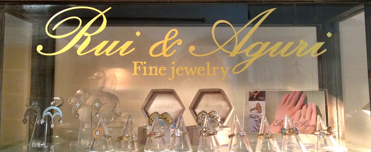 Studio jwelry show case of Rui & Aguri Fine Jewelry
